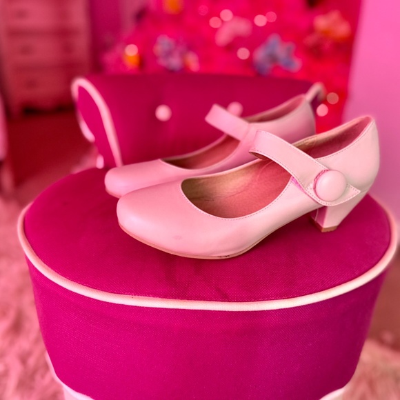 Unique Vintage Nude Kitten Heels Velcro Strap Women’s Shoes Size 8.5 - Picture 2 of 5